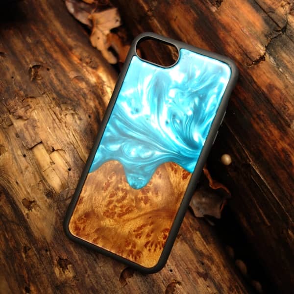 Handyhülle aus Holz Blue Splash – Bild 3